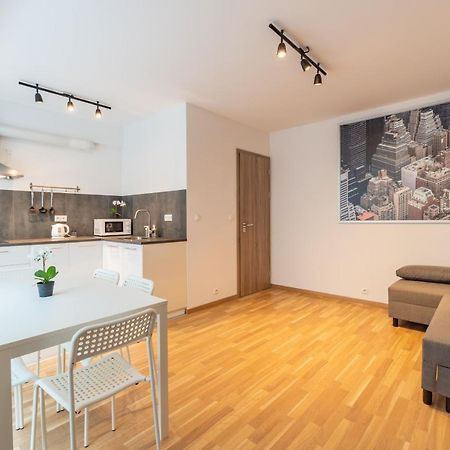 Brand New Two Room Apartment #26 With Free Secure Parking Close To Center Praag Buitenkant foto