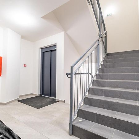 Brand New Two Room Apartment #26 With Free Secure Parking Close To Center Praag Buitenkant foto