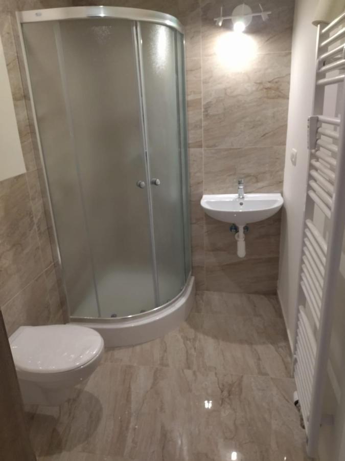 Brand New Two Room Apartment #26 With Free Secure Parking Close To Center Praag Buitenkant foto