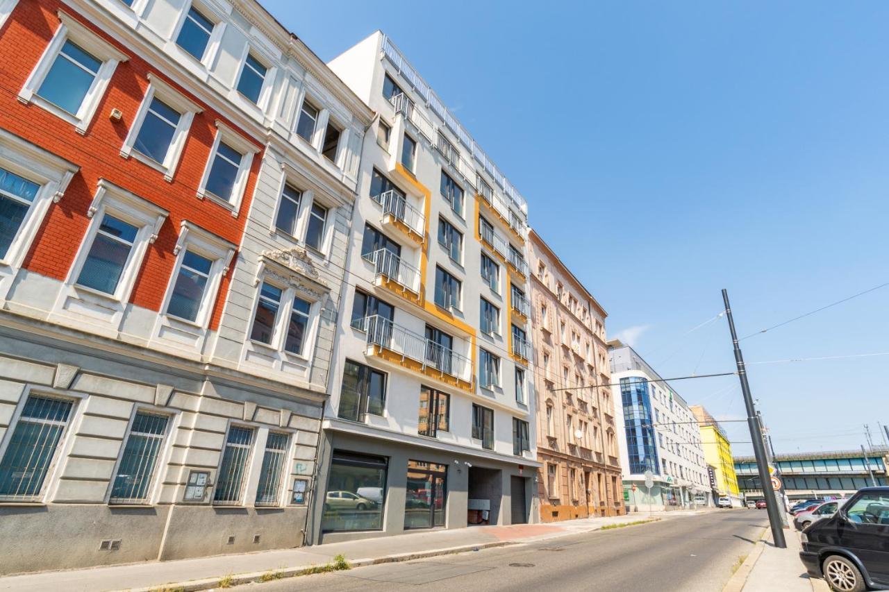 Brand New Two Room Apartment #26 With Free Secure Parking Close To Center Praag Buitenkant foto