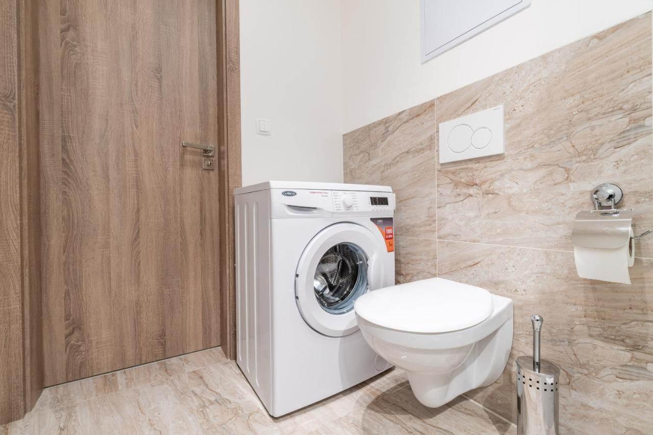Brand New Two Room Apartment #26 With Free Secure Parking Close To Center Praag Buitenkant foto