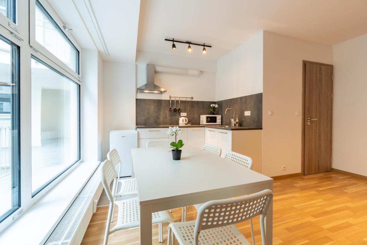 Brand New Two Room Apartment #26 With Free Secure Parking Close To Center Praag Buitenkant foto