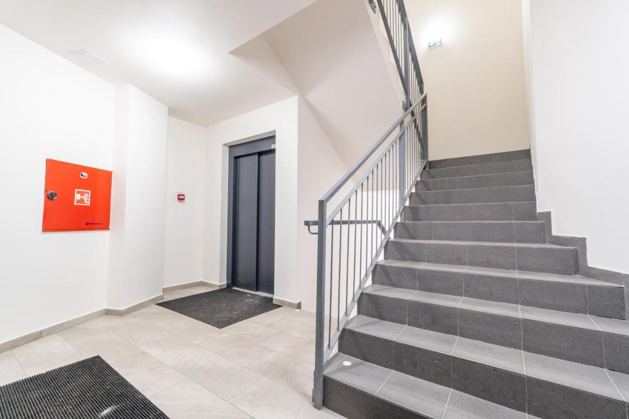 Brand New Two Room Apartment #26 With Free Secure Parking Close To Center Praag Buitenkant foto